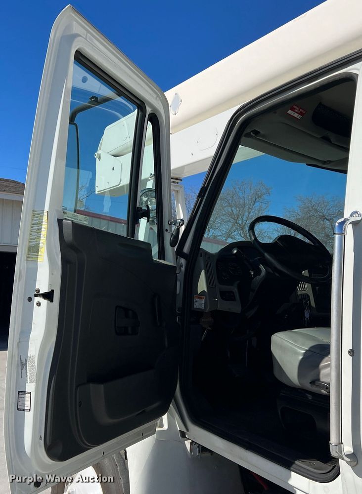 image for item JT9030 2013 International  4300  bucket truck