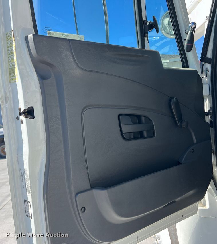 image for item JT9030 2013 International  4300  bucket truck