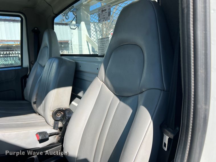 image for item JT9030 2013 International  4300  bucket truck