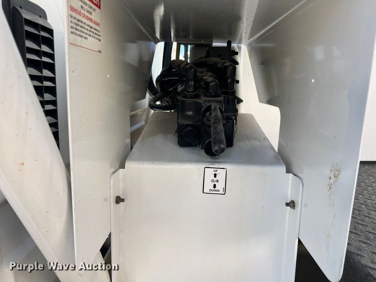 image for item JT9031 2014 International  4300M7 forestry bucket truck