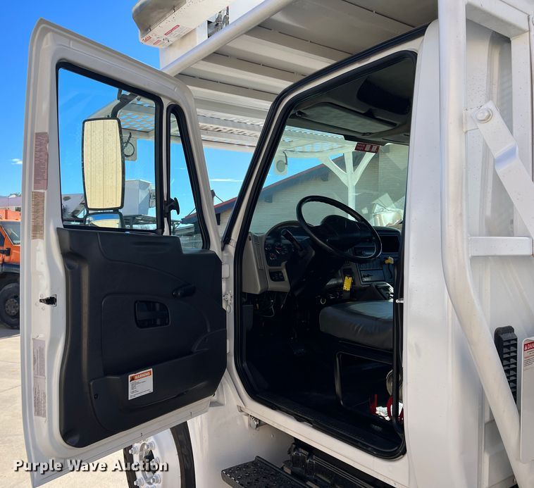 image for item JT9031 2014 International  4300M7 forestry bucket truck