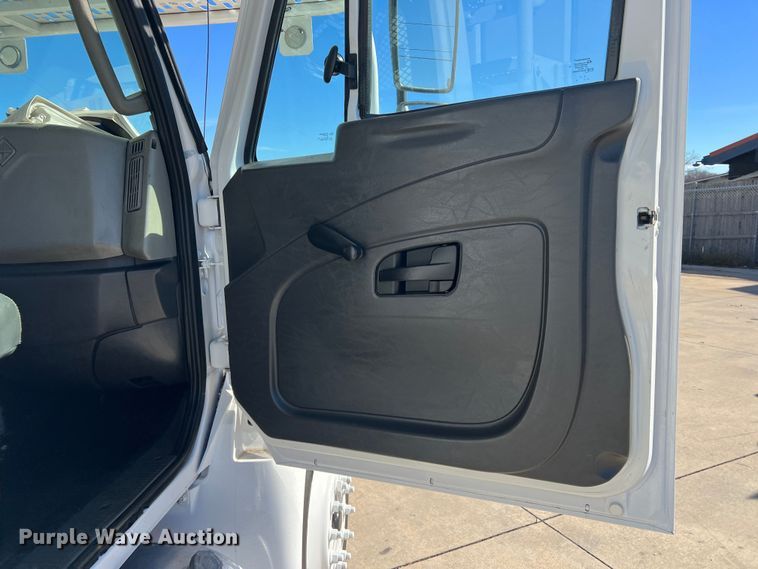 image for item JT9031 2014 International  4300M7 forestry bucket truck