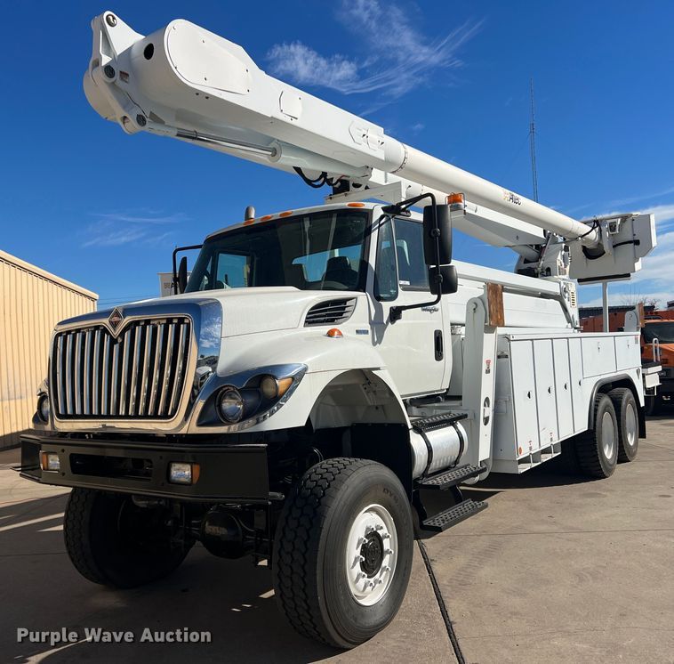image for item JT9032 2010 International  7400 bucket truck
