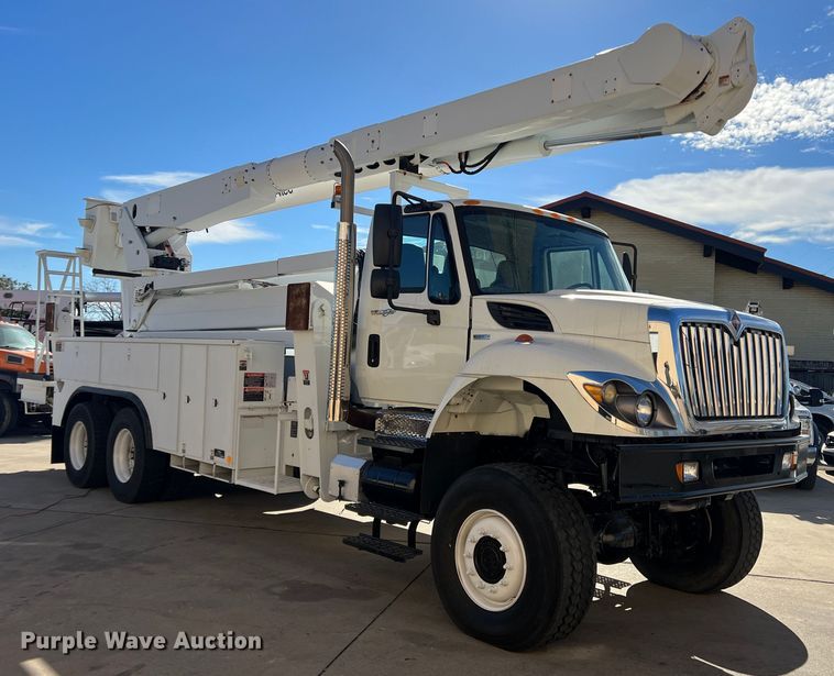 image for item JT9032 2010 International  7400 bucket truck