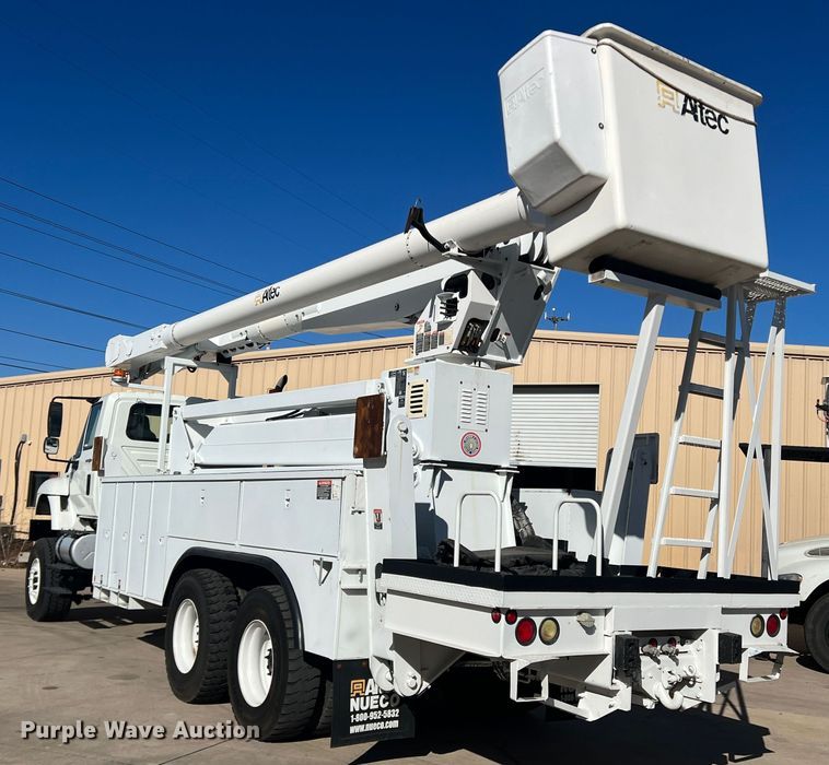 image for item JT9032 2010 International  7400 bucket truck