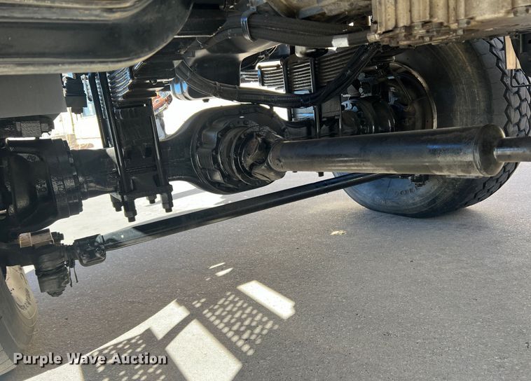 image for item JT9032 2010 International  7400 bucket truck