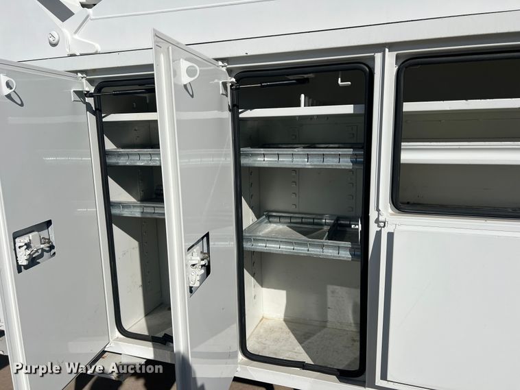 image for item JT9032 2010 International  7400 bucket truck