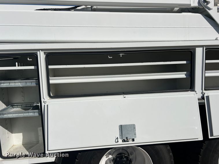 image for item JT9032 2010 International  7400 bucket truck