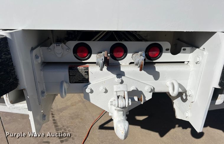 image for item JT9032 2010 International  7400 bucket truck