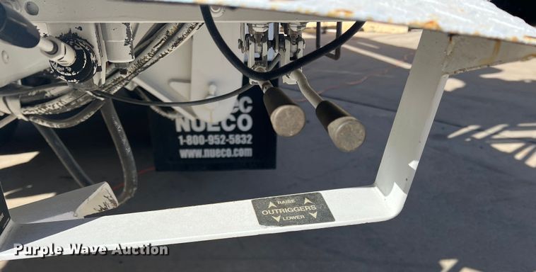 image for item JT9032 2010 International  7400 bucket truck