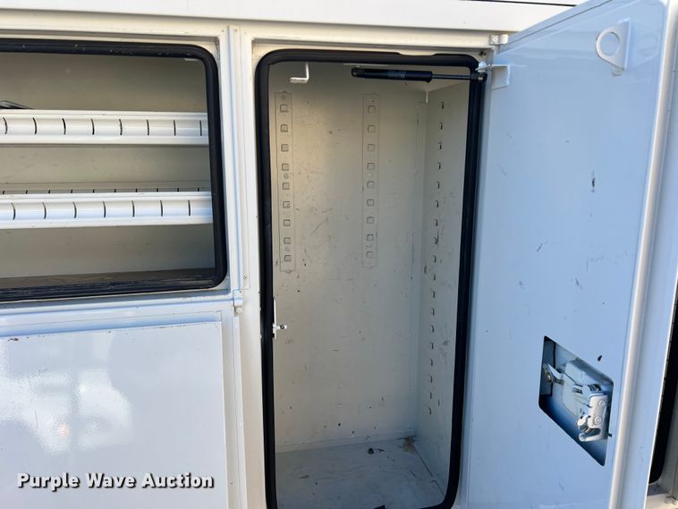 image for item JT9032 2010 International  7400 bucket truck