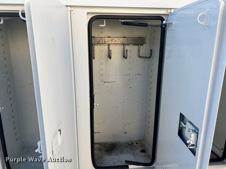 image for item JT9032 2010 International  7400 bucket truck