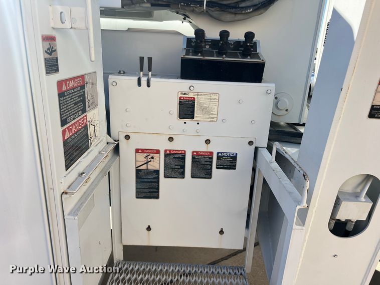 image for item JT9032 2010 International  7400 bucket truck