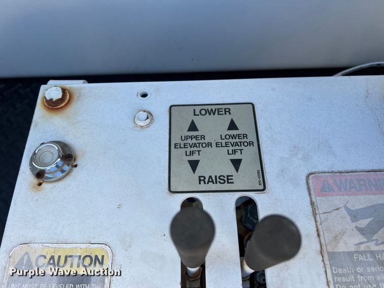 image for item JT9032 2010 International  7400 bucket truck