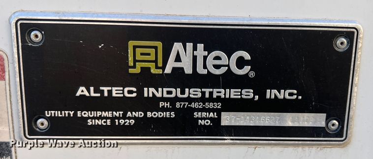 image for item JT9032 2010 International  7400 bucket truck