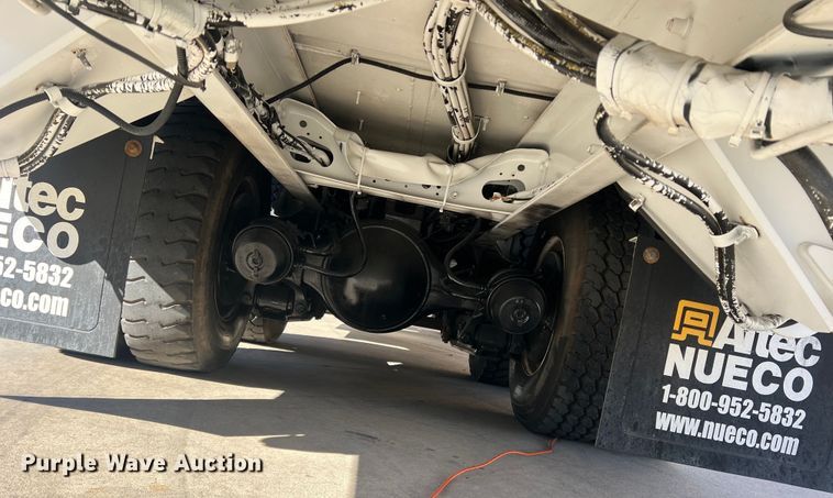 image for item JT9032 2010 International  7400 bucket truck