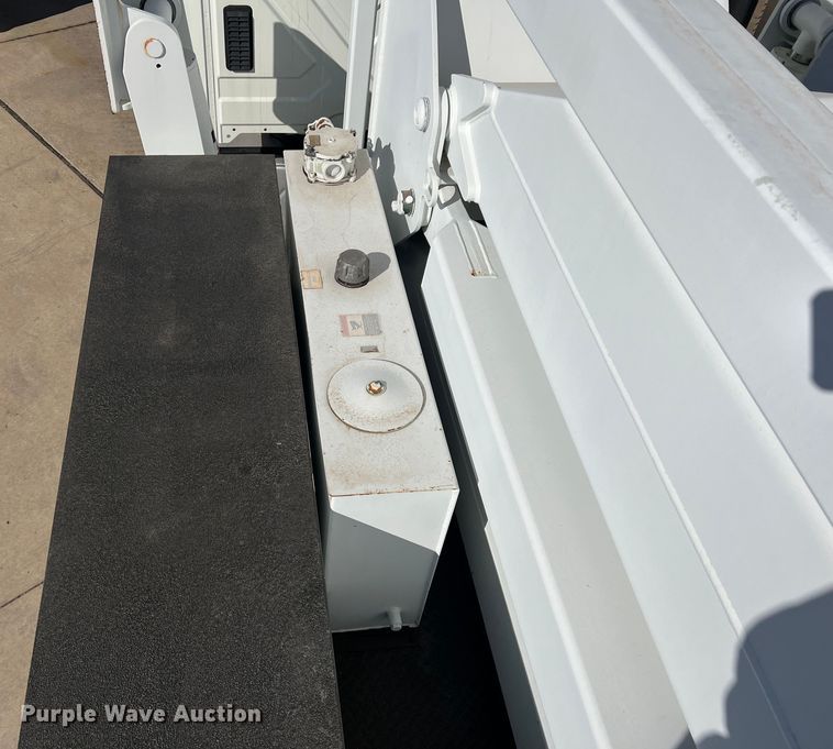 image for item JT9032 2010 International  7400 bucket truck