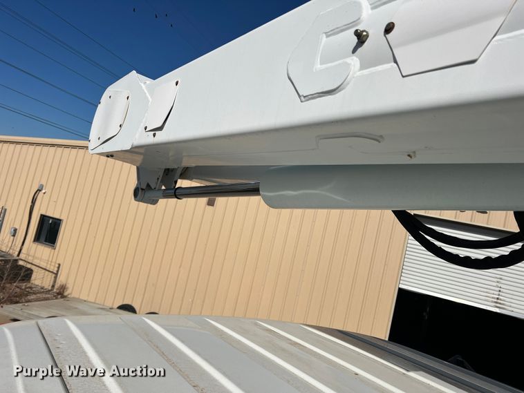 image for item JT9032 2010 International  7400 bucket truck