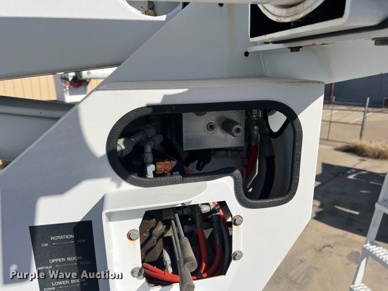 image for item JT9032 2010 International  7400 bucket truck