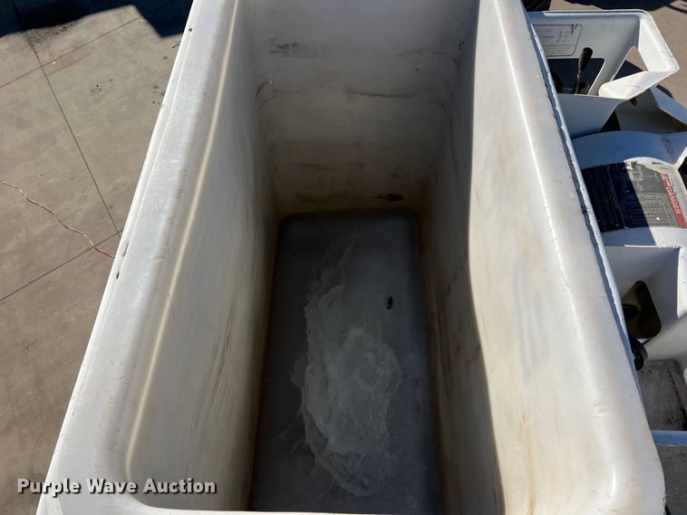 image for item JT9032 2010 International  7400 bucket truck