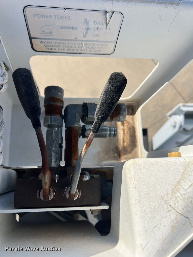 image for item JT9032 2010 International  7400 bucket truck