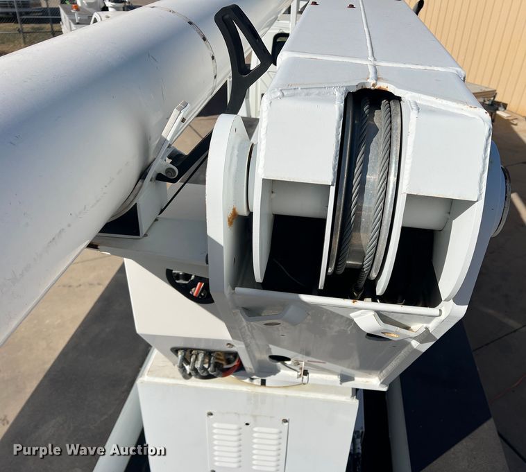 image for item JT9032 2010 International  7400 bucket truck