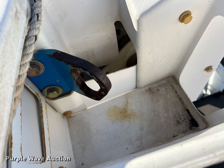 image for item JT9032 2010 International  7400 bucket truck