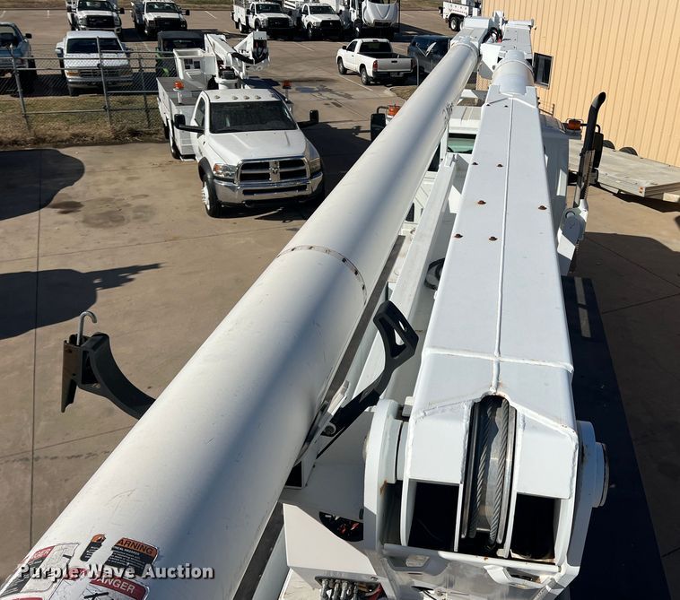 image for item JT9032 2010 International  7400 bucket truck