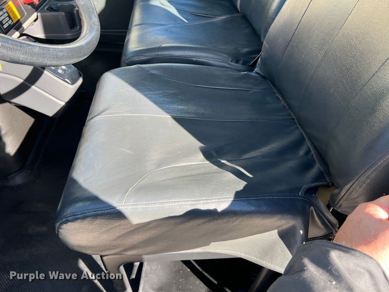 image for item JT9032 2010 International  7400 bucket truck