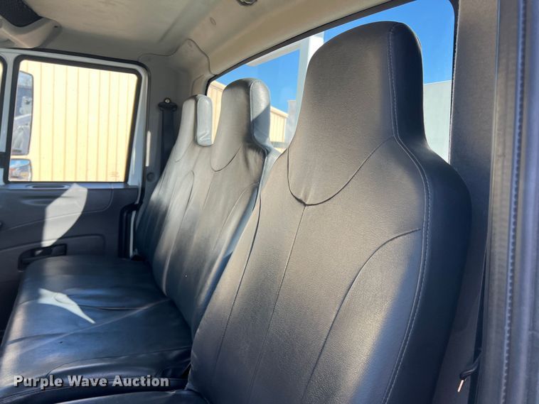 image for item JT9032 2010 International  7400 bucket truck