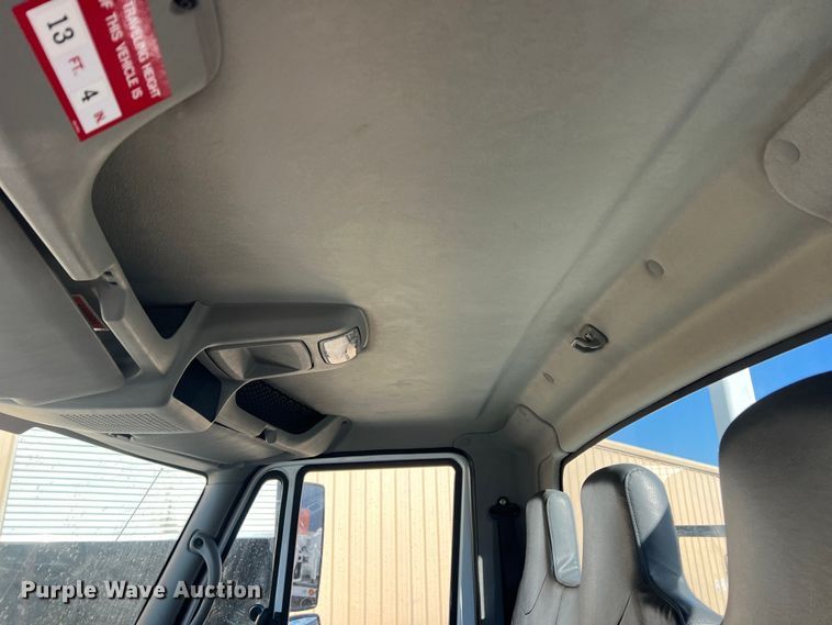 image for item JT9032 2010 International  7400 bucket truck