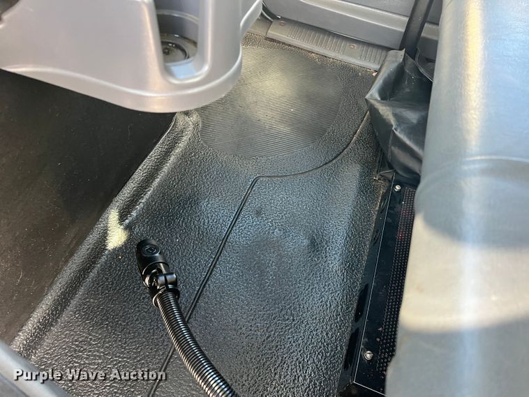 image for item JT9032 2010 International  7400 bucket truck