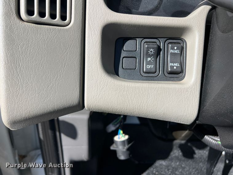 image for item JT9032 2010 International  7400 bucket truck