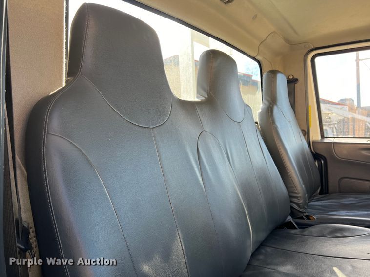 image for item JT9032 2010 International  7400 bucket truck