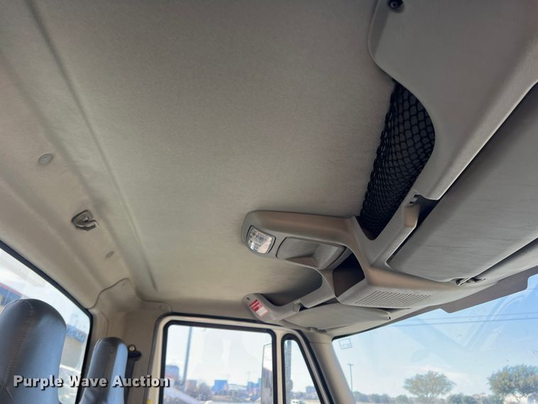 image for item JT9032 2010 International  7400 bucket truck