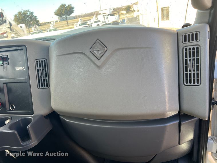 image for item JT9032 2010 International  7400 bucket truck