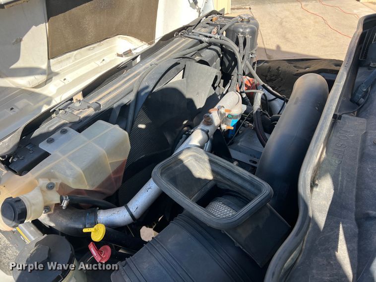 image for item JT9032 2010 International  7400 bucket truck