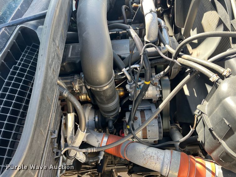 image for item JT9032 2010 International  7400 bucket truck