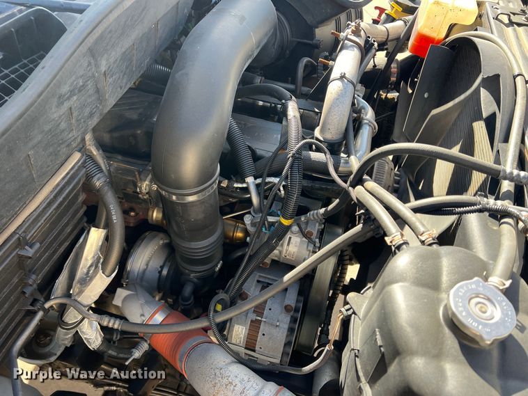 image for item JT9032 2010 International  7400 bucket truck