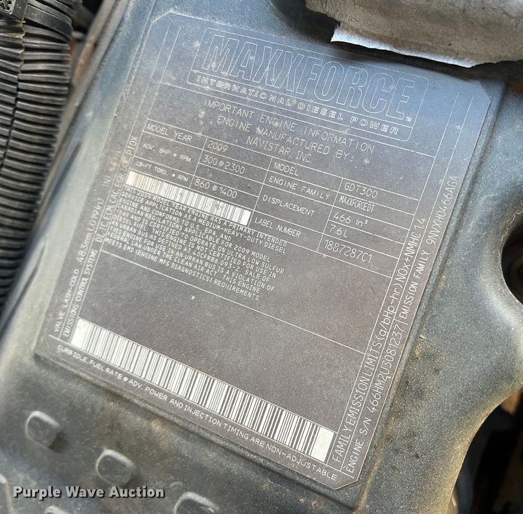 image for item JT9032 2010 International  7400 bucket truck