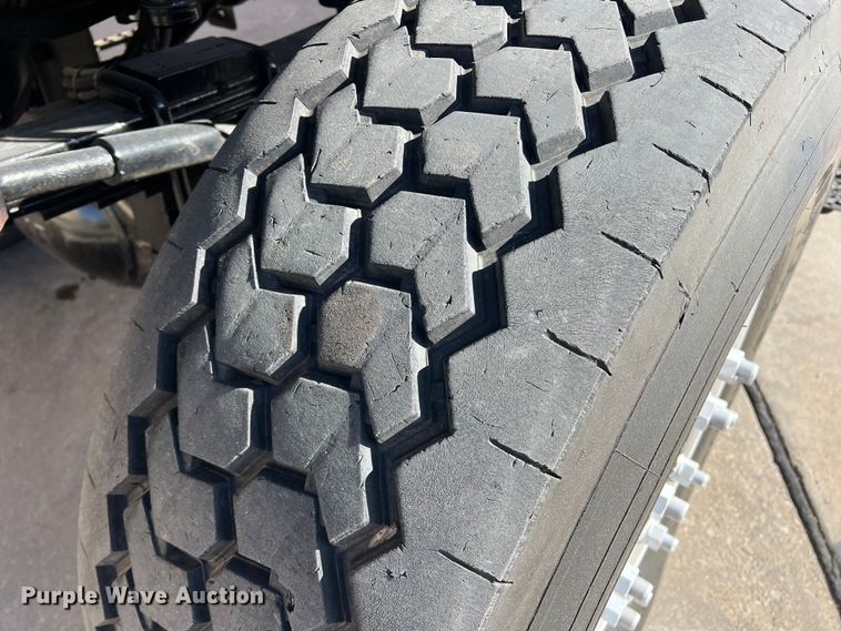 image for item JT9032 2010 International  7400 bucket truck