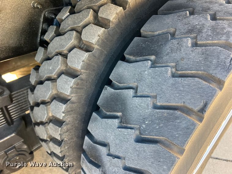 image for item JT9032 2010 International  7400 bucket truck