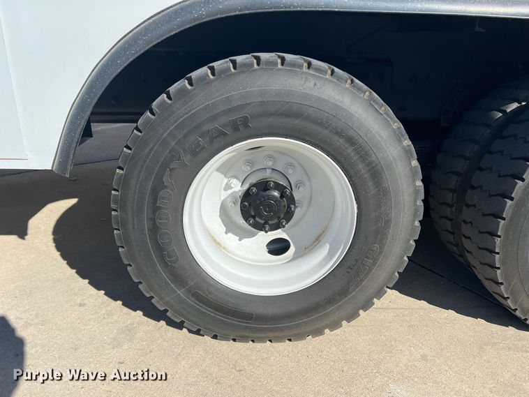 image for item JT9032 2010 International  7400 bucket truck