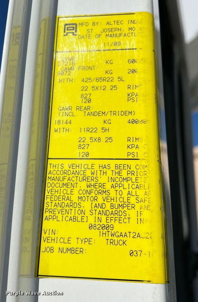 image for item JT9032 2010 International  7400 bucket truck