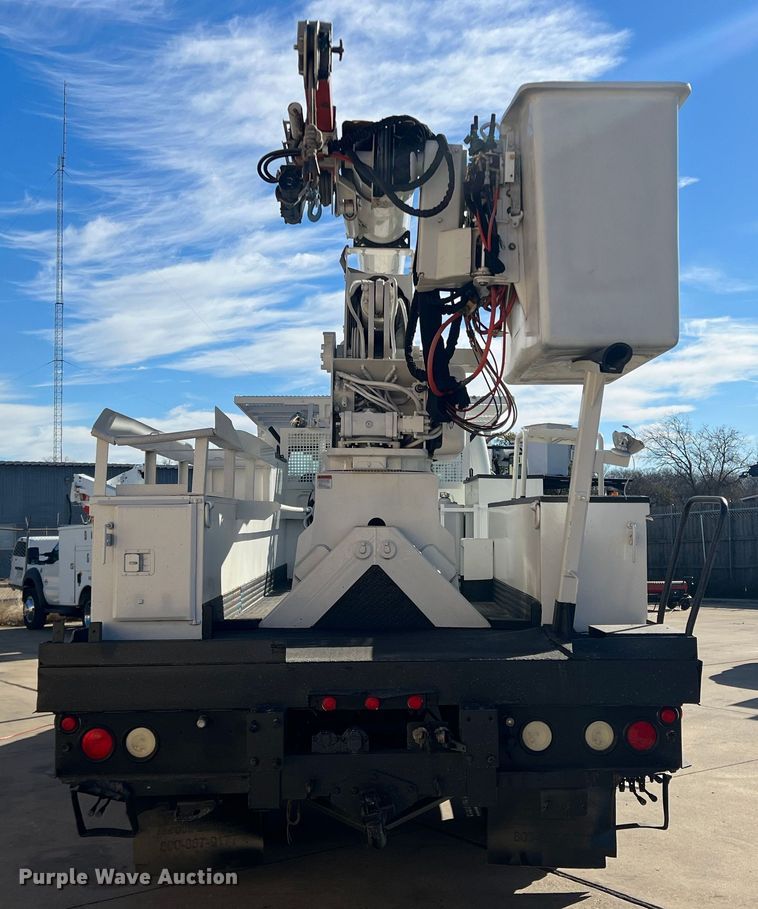 image for item JT9033 2007 Freightliner Business Class M2 bucket truck