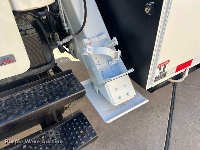 image for item JT9033 2007 Freightliner Business Class M2 bucket truck