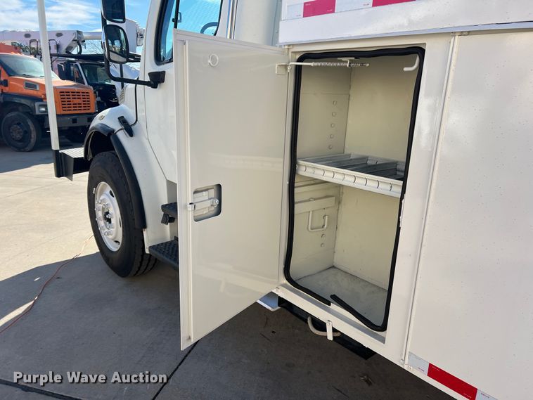 image for item JT9033 2007 Freightliner Business Class M2 bucket truck