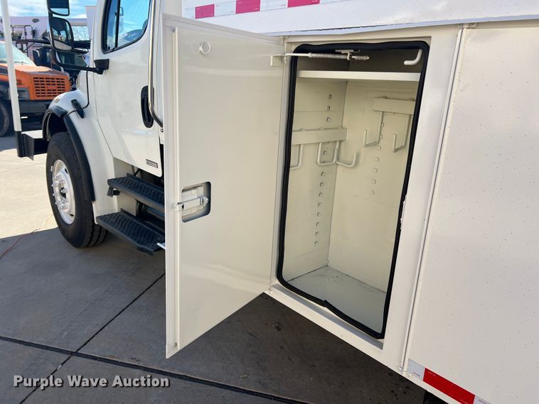 image for item JT9033 2007 Freightliner Business Class M2 bucket truck