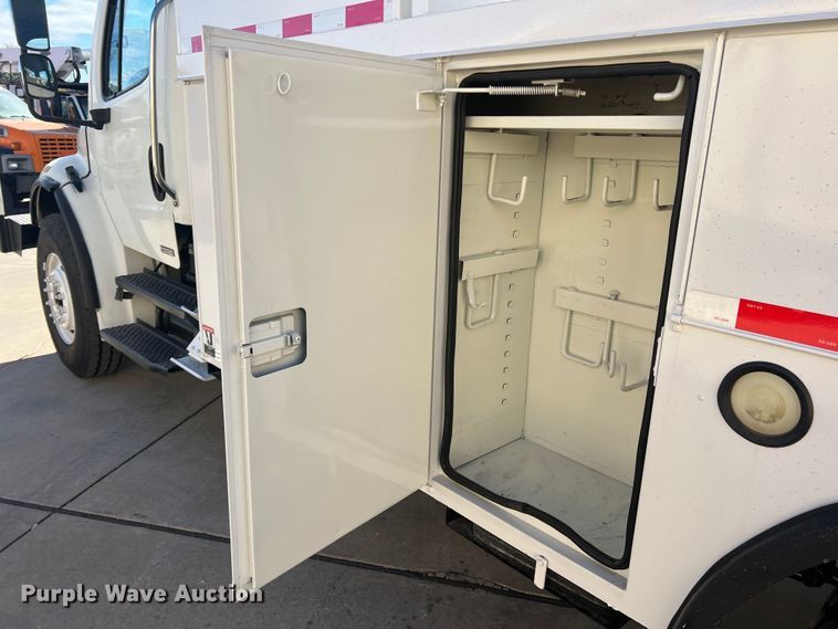 image for item JT9033 2007 Freightliner Business Class M2 bucket truck