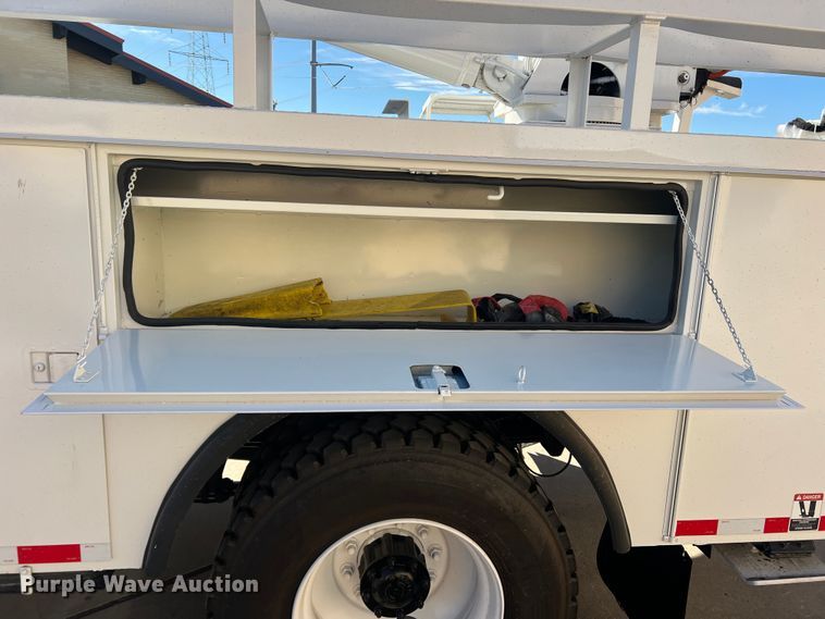 image for item JT9033 2007 Freightliner Business Class M2 bucket truck